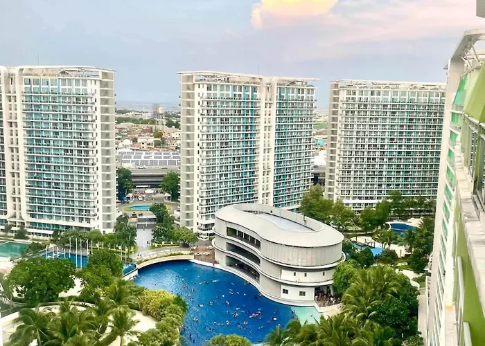 Azure Staycation Near Bicutan Tollgate *